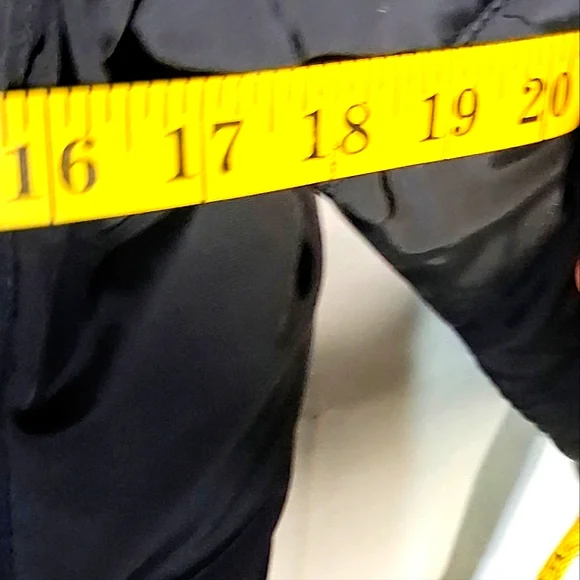 Men's Hilfiger Small Black/Burgundy Lined Full Zip and Button Down Puffer Jacket - Picture 7 of 12